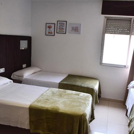 Hotel Niza Салоу Экстерьер фото