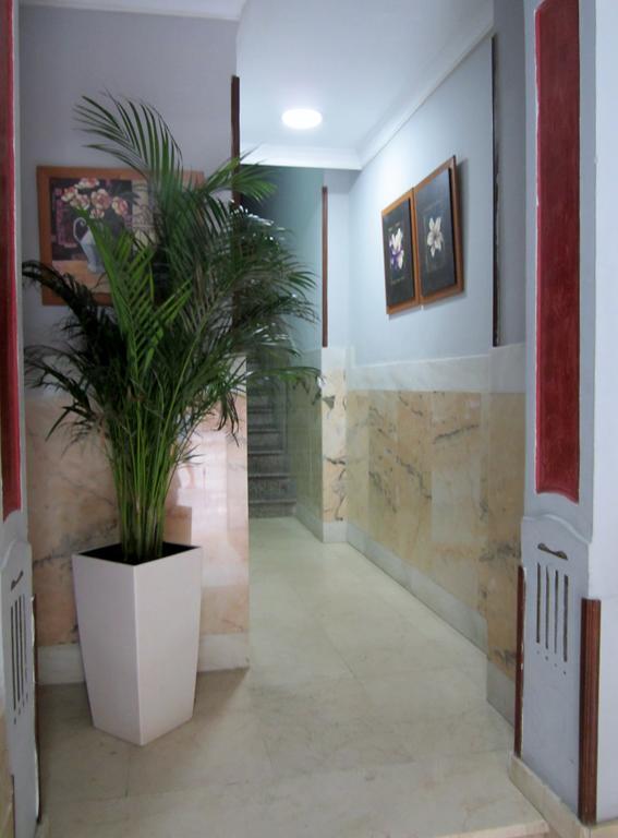 Hotel Niza Салоу Экстерьер фото