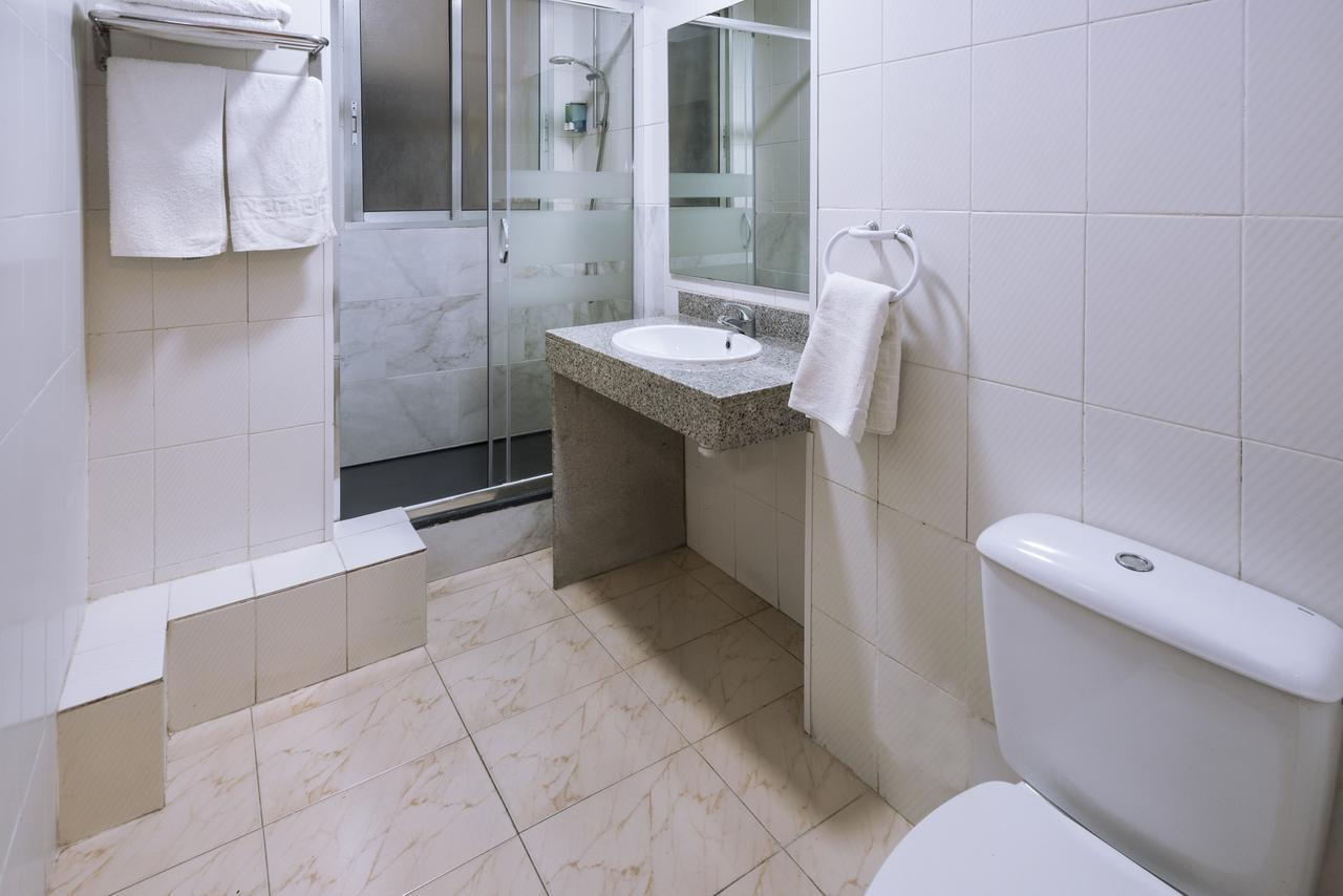 Hotel Niza Салоу Экстерьер фото