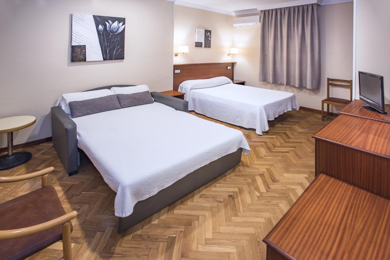 Hotel Niza Салоу Экстерьер фото