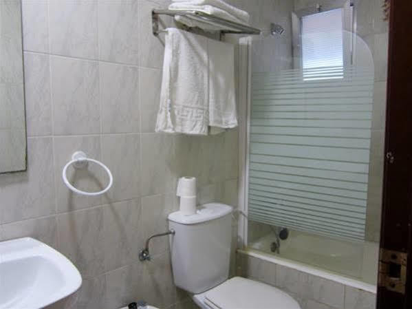 Hotel Niza Салоу Экстерьер фото