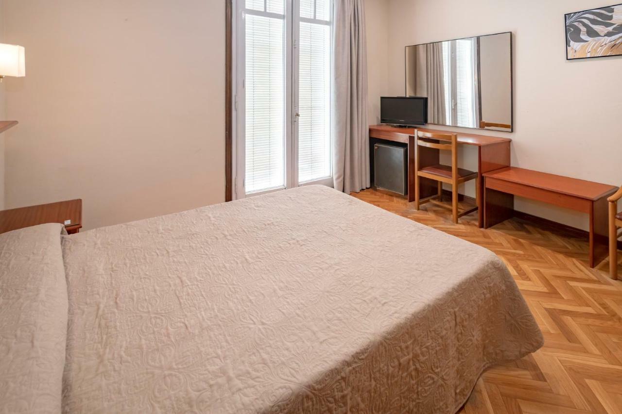 Hotel Niza Салоу Экстерьер фото